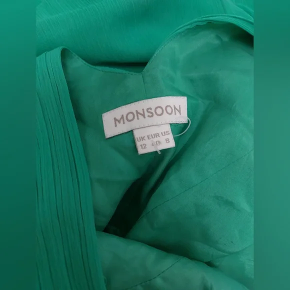 Elegant Green Sleeveless Dress - Picture 6 of 8